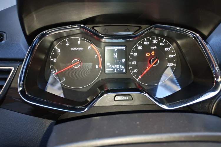 Used Baojun 310 2017 1.5L Automatic Luxury Model Odometer Close Up