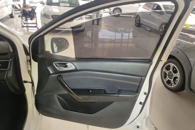 Used Baojun 310 2017 1.5L Automatic Fashion Model Right Front Door Interior