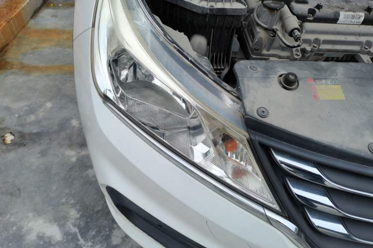Used Baojun 310 2017 1.5L Automatic Fashion Model Right Front Headlight