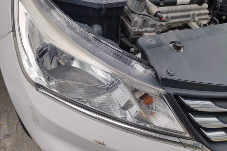 Used Baojun 310 2017 1.5L Automatic Fashion Model Right Front Headlight