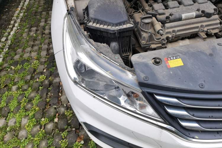 Used Baojun 310 2017 1.5L Automatic Fashion Model Right Front Headlight