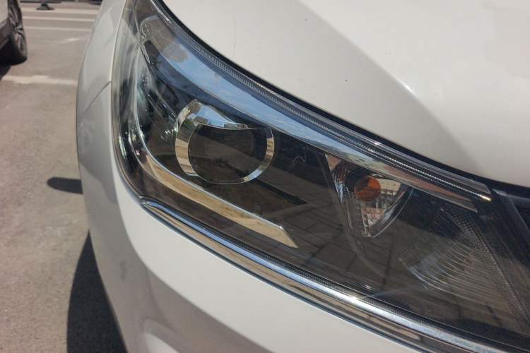 Used Baojun 310 2017 1.5L Automatic Luxury Model Right Front Headlight