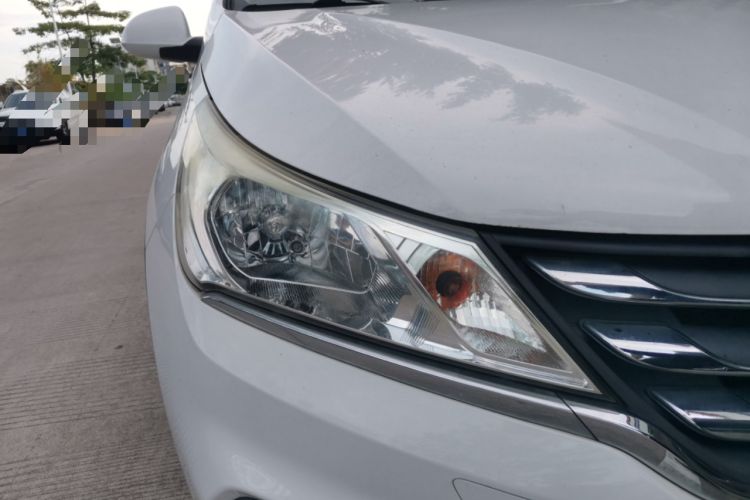 Used Baojun 310 2017 1.5L Automatic Fashion Model Right Front Headlight