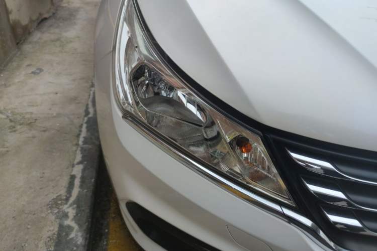 Used Baojun 310 2017 1.5L Automatic Fashion Model Right Front Headlight