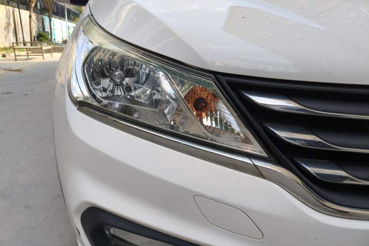 Used Baojun 310 2017 1.5L Automatic Fashion Model Right Front Headlight