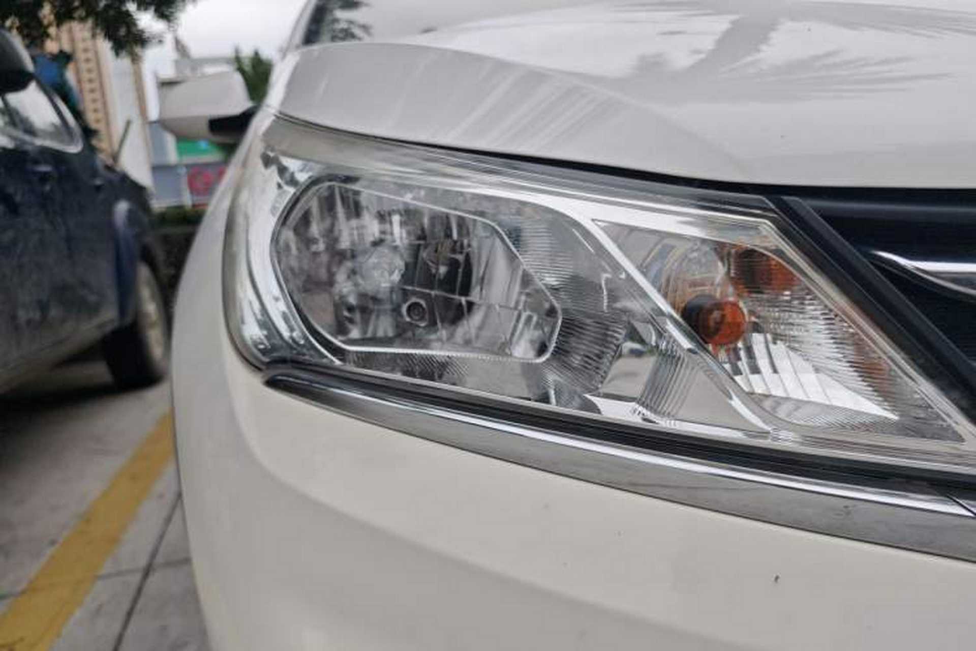 Used Baojun 310 2017 1.5L Automatic Fashion Model Right Front Headlight