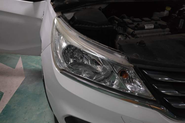 Used Baojun 310 2017 1.5L automatic comfort version Right Front Headlight