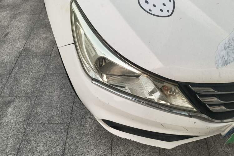 Used Baojun 310 2017 1.5L automatic comfort version Right Front Headlight