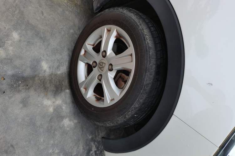Used Baojun 310 2017 1.5L Automatic Fashion Model Right Front Wheel Hub