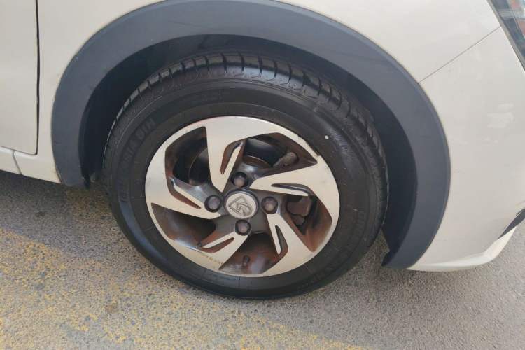 Used Baojun 310 2017 1.5L Automatic Luxury Model Right Front Wheel Hub