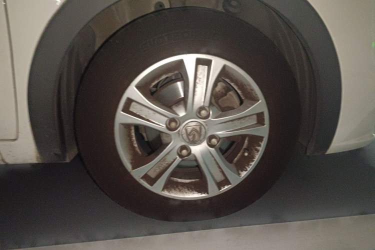 Used Baojun 310 2017 1.5L Manual Luxury Model Right Front Wheel Hub
