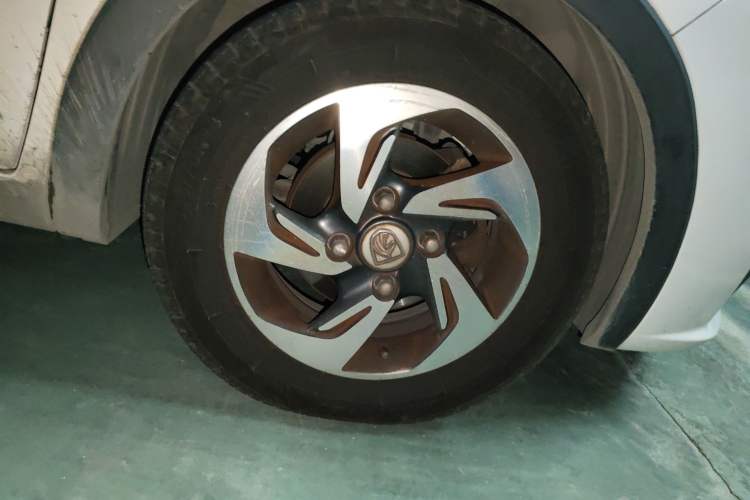 Used Baojun 310 2017 1.5L Automatic Luxury Model Right Front Wheel Hub