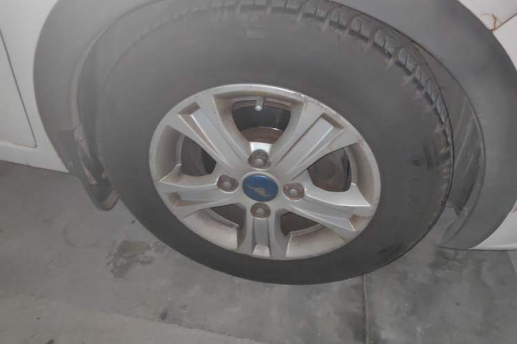 Used Baojun 310 2017 1.5L Manual Luxury Model Right Front Wheel Hub