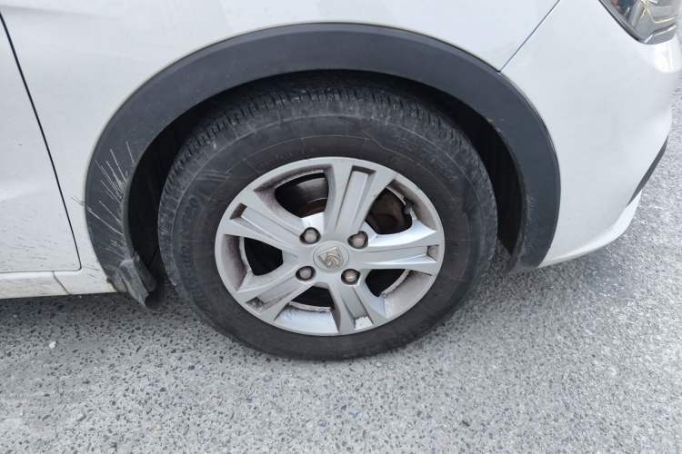 Used Baojun 310 2017 1.5L Manual Luxury Model Right Front Wheel Hub