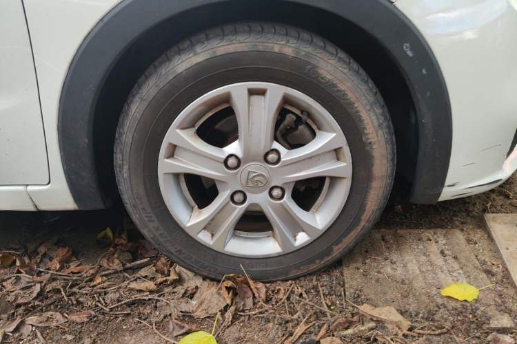 Used Baojun 310 2017 1.5L Manual Luxury Model Right Front Wheel Hub