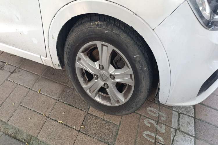Used Baojun 310 2017 1.5L Manual Luxury Model Right Front Wheel Hub