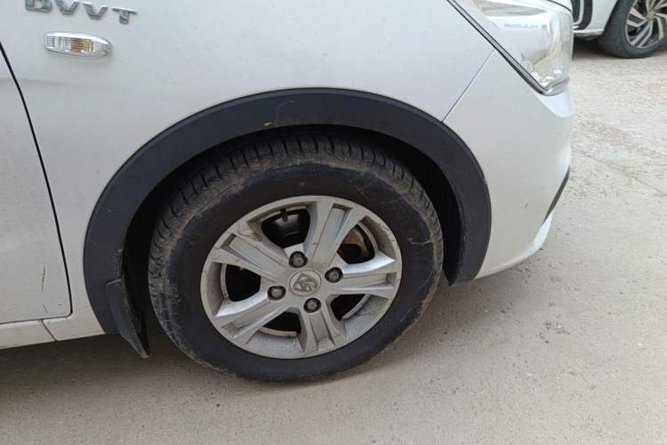 Used Baojun 310 2017 1.5L automatic comfort version Right Front Wheel Hub