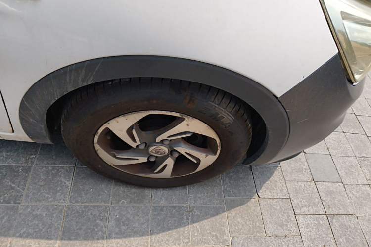 Used Baojun 310 2017 1.5L Automatic Fashion Model Right Front Wheel Hub