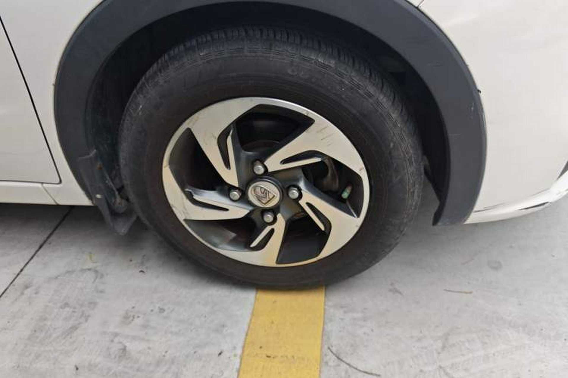 Used Baojun 310 2017 1.5L Automatic Fashion Model Right Front Wheel Hub