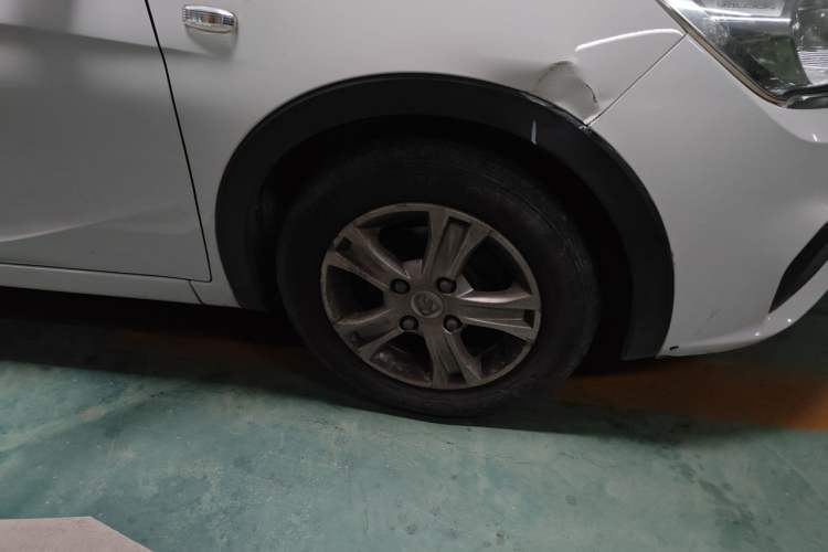 Used Baojun 310 2017 1.5L automatic comfort version Right Front Wheel Hub