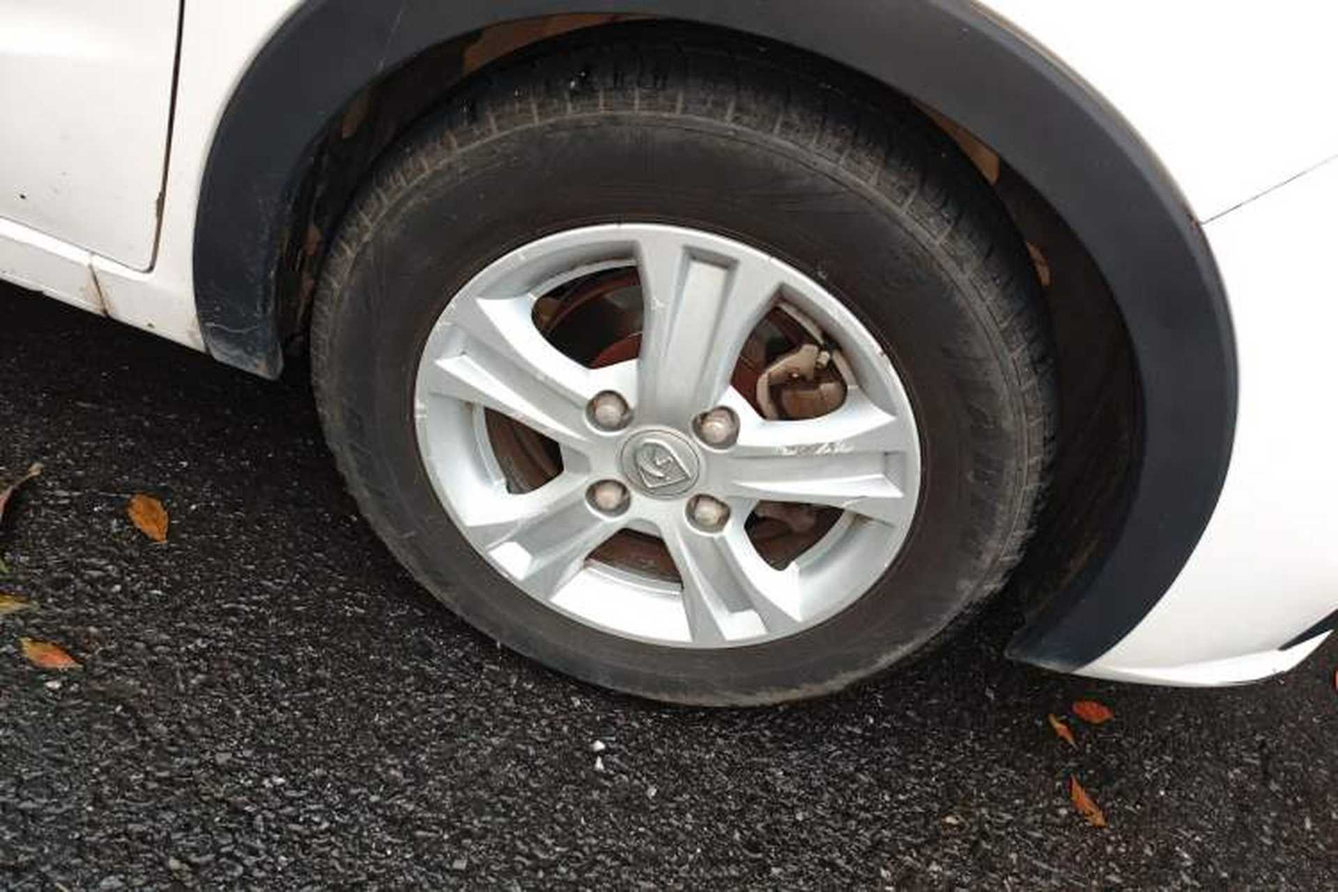 Used Baojun 310 2017 1.5L Manual Luxury Model Right Front Wheel Hub