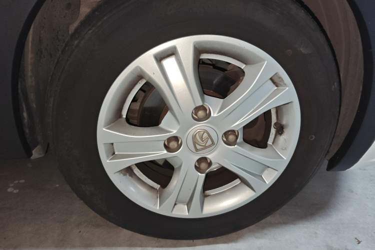 Used Baojun 310 2017 1.5L manual Comfort trim Right Front Wheel Hub