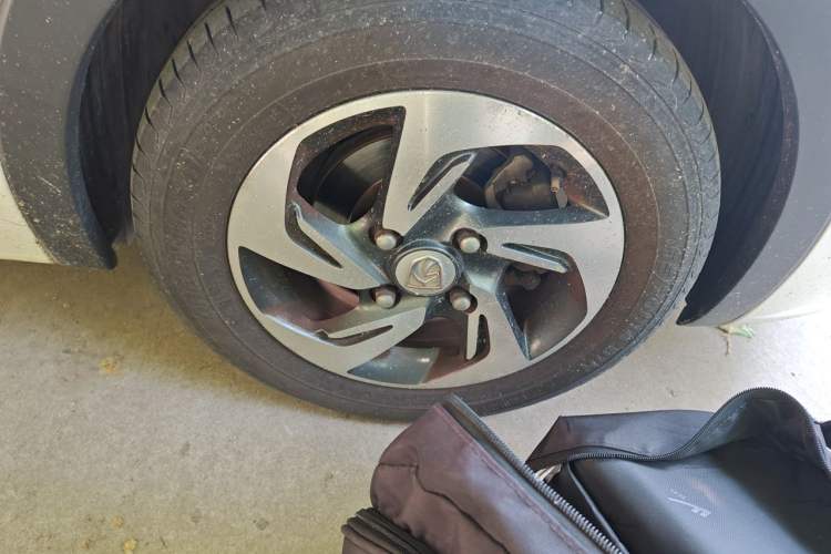 Used Baojun 310 2017 1.5L Automatic Fashion Model Right Front Wheel Hub