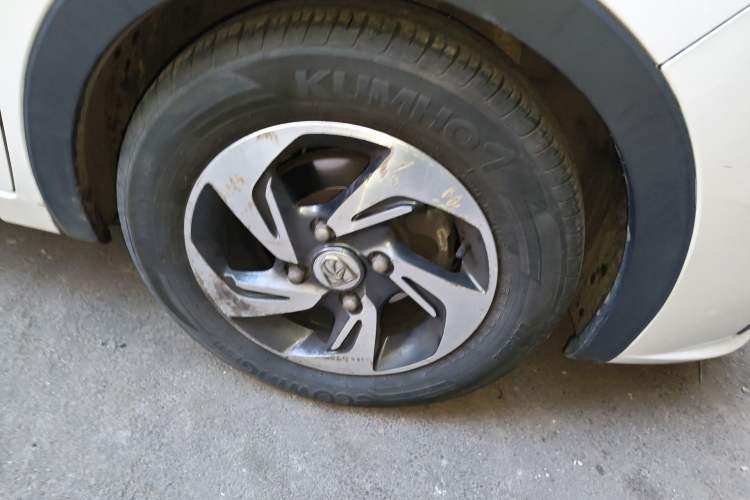 Used Baojun 310 2017 1.5L Automatic Luxury Model Right Front Wheel Hub