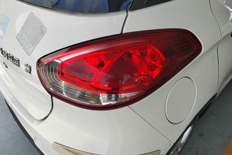 Used Baojun 310 2017 1.5L automatic comfort version Right Rear Taillight