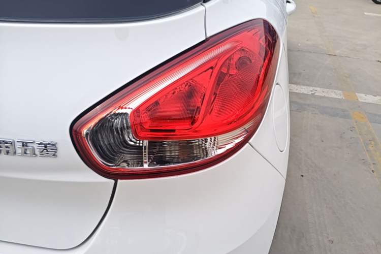 Used Baojun 310 2017 1.5L automatic comfort version Right Rear Taillight