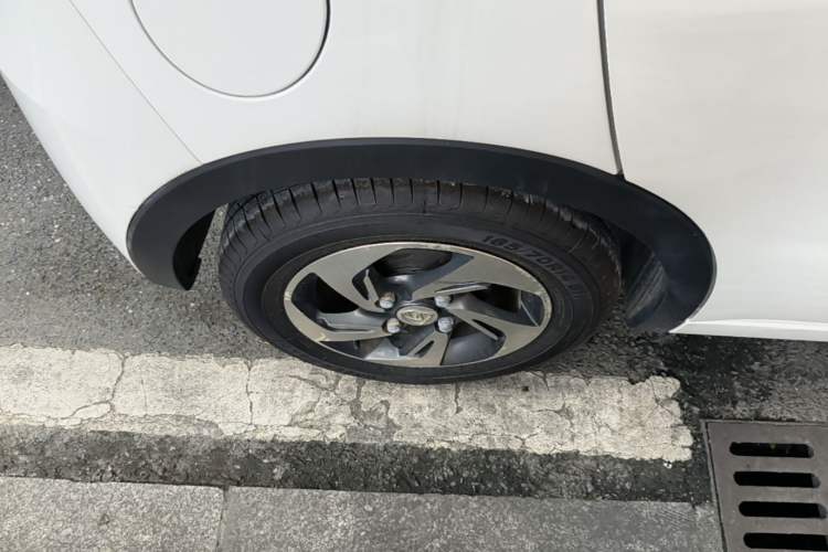 Used Baojun 310 2017 1.5L Automatic Luxury Model Right Rear Wheel Hub
