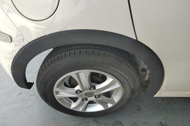 Used Baojun 310 2017 1.5L automatic comfort version Right Rear Wheel Hub