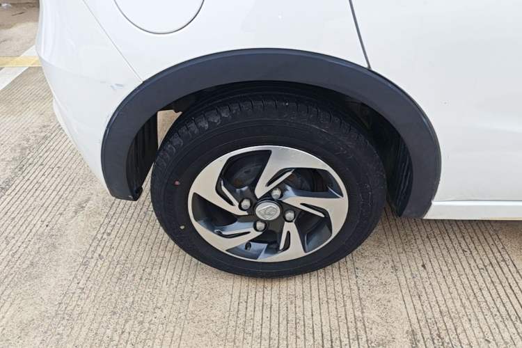 Used Baojun 310 2017 1.5L Automatic Luxury Model Right Rear Wheel Hub