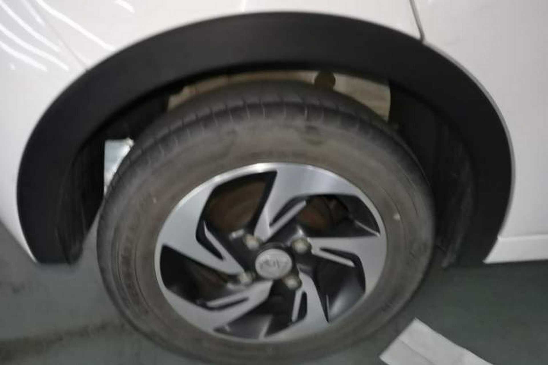 Used Baojun 310 2017 1.5L Automatic Fashion Model Right Rear Wheel Hub