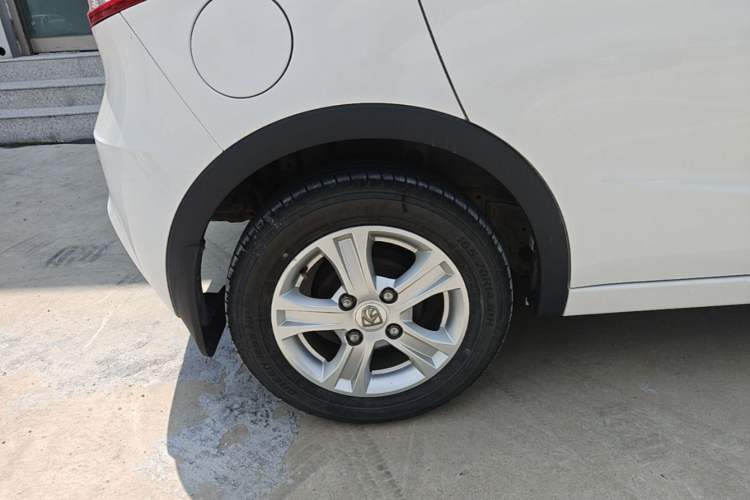 Used Baojun 310 2017 1.5L automatic comfort version Right Rear Wheel Hub