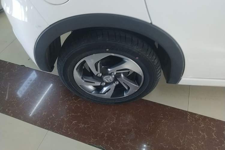 Used Baojun 310 2017 1.5L Automatic Luxury Model Right Rear Wheel Hub