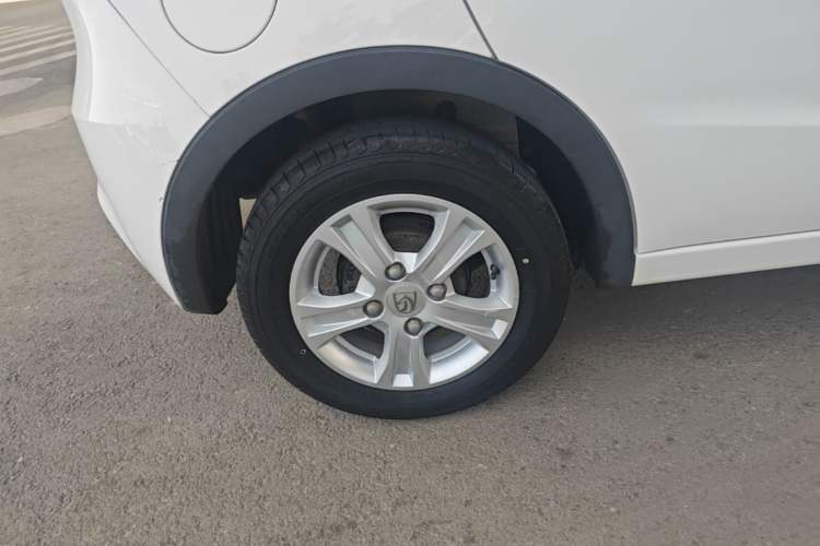 Used Baojun 310 2017 1.5L Automatic Fashion Model Right Rear Wheel Hub