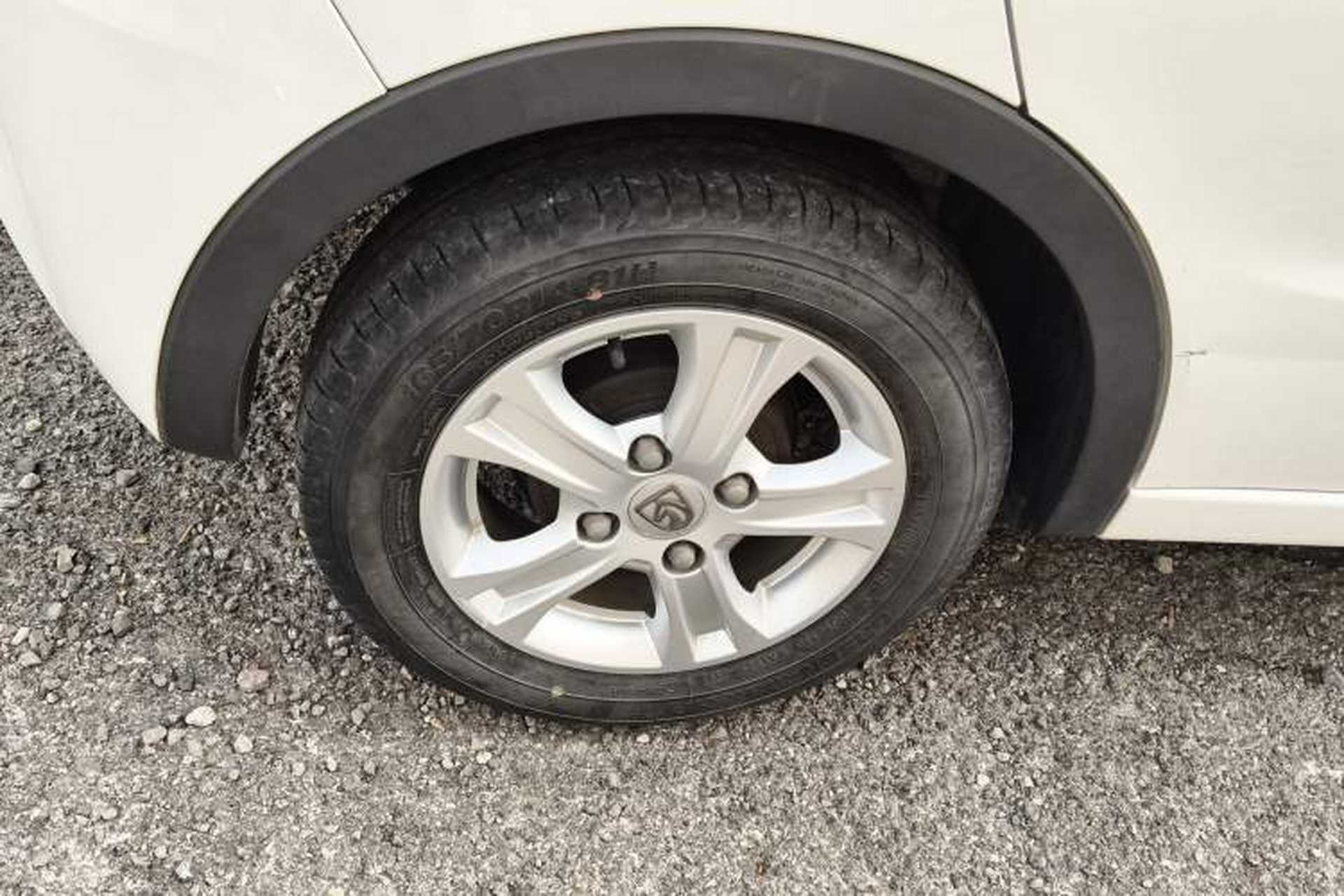 Used Baojun 310 2017 1.5L Automatic Fashion Model Right Rear Wheel Hub