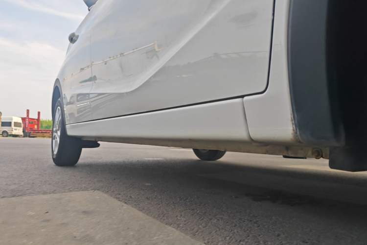Used Baojun 310 2017 1.5L Automatic Fashion Model Right Side Sill