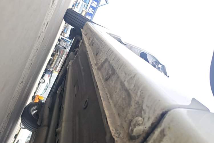 Used Baojun 310 2017 1.5L automatic comfort version Right Side Sill