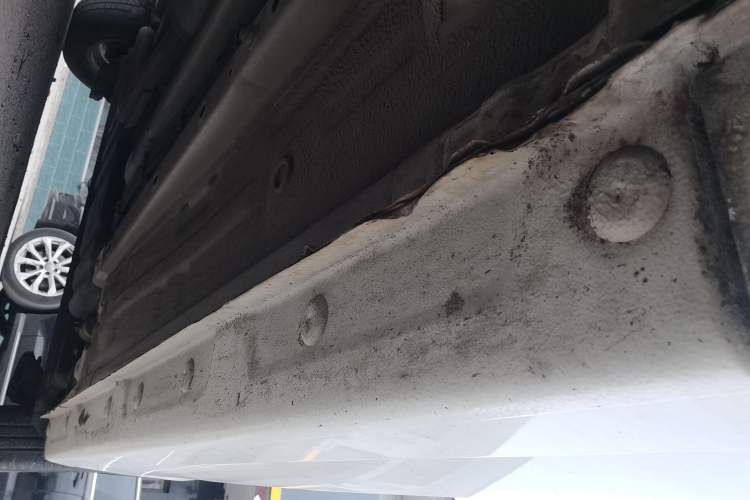 Used Baojun 310 2017 1.5L Automatic Fashion Model Right Side Sill