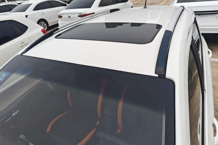 Used Baojun 310 2017 1.5L Automatic Luxury Model Roof