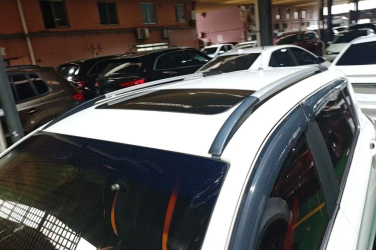 Used Baojun 310 2017 1.5L Automatic Luxury Model Roof