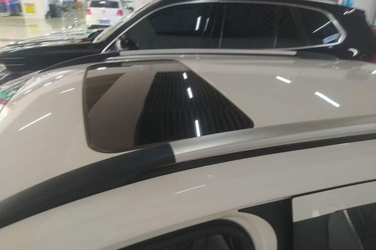 Used Baojun 310 2017 1.5L Automatic Luxury Model Roof
