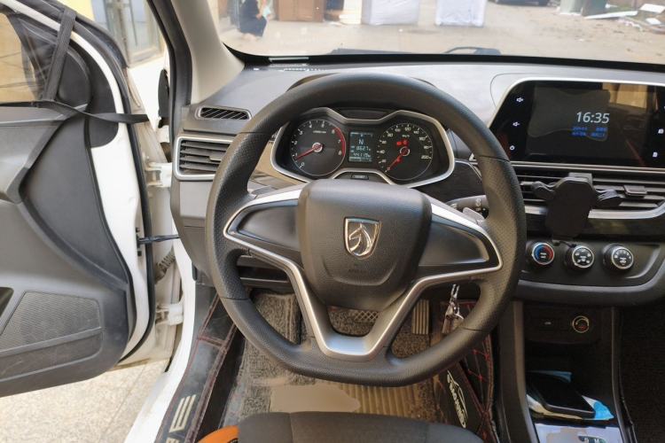 Used Baojun 310 2017 1.5L Automatic Fashion Model Steering Wheel