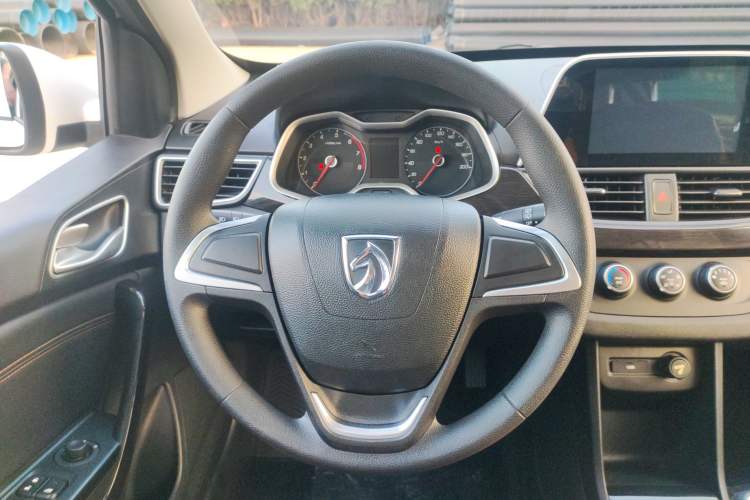 Used Baojun 310 2017 1.5L Manual Fashion Model Steering Wheel