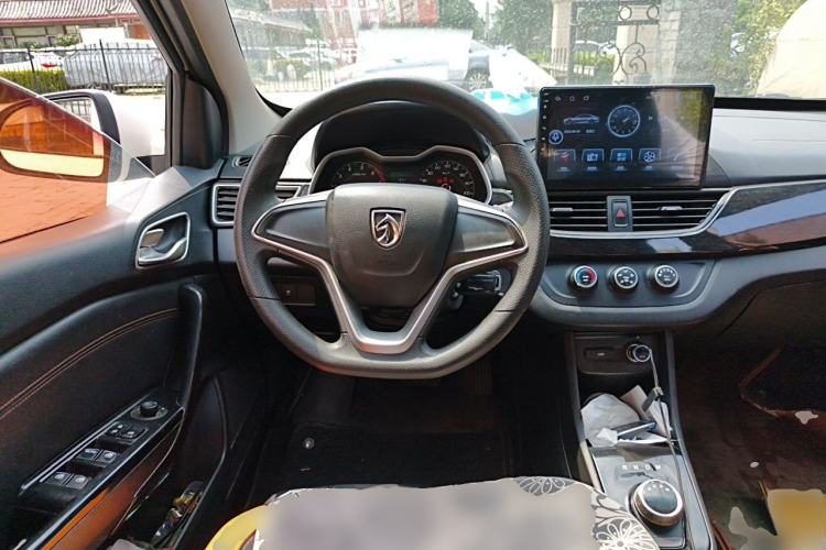 Used Baojun 310 2017 1.5L Automatic Fashion Model Steering Wheel