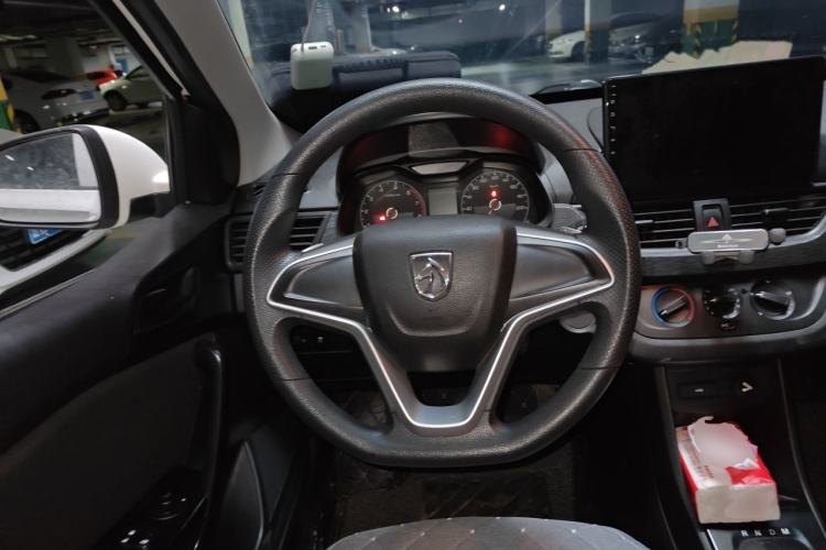 Used Baojun 310 2017 1.5L automatic comfort version Steering Wheel