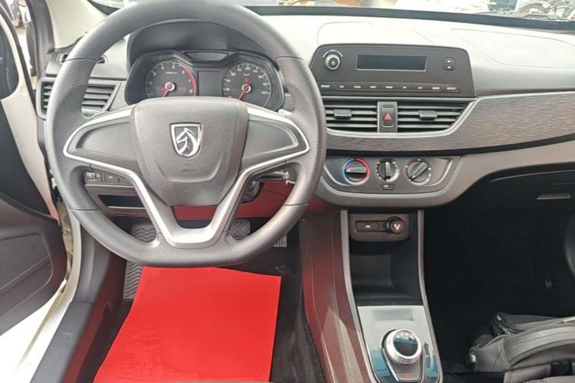 Used Baojun 310 2017 1.5L automatic comfort version Steering Wheel