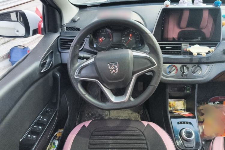 Used Baojun 310 2017 1.5L automatic comfort version Steering Wheel